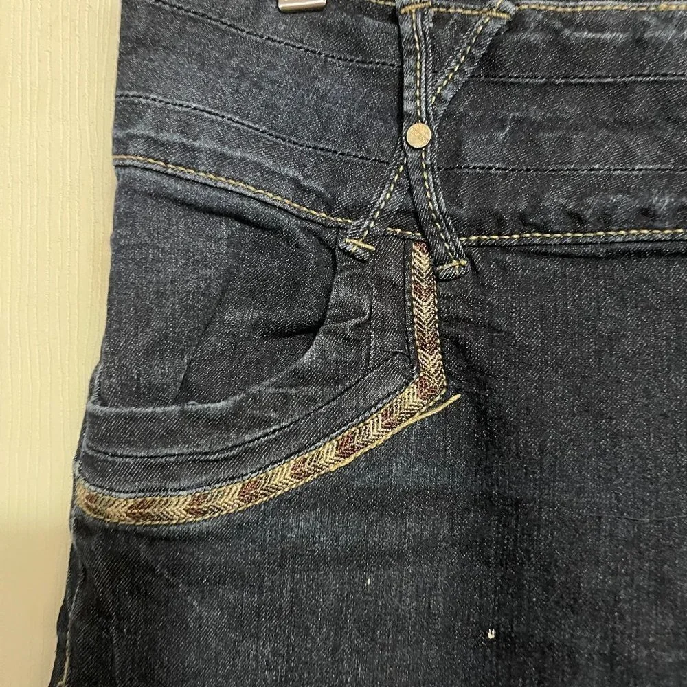 I&M Jeans Women's Dark Mid Wash Embroidered Trim Stretch Skinny Jeans Size 30